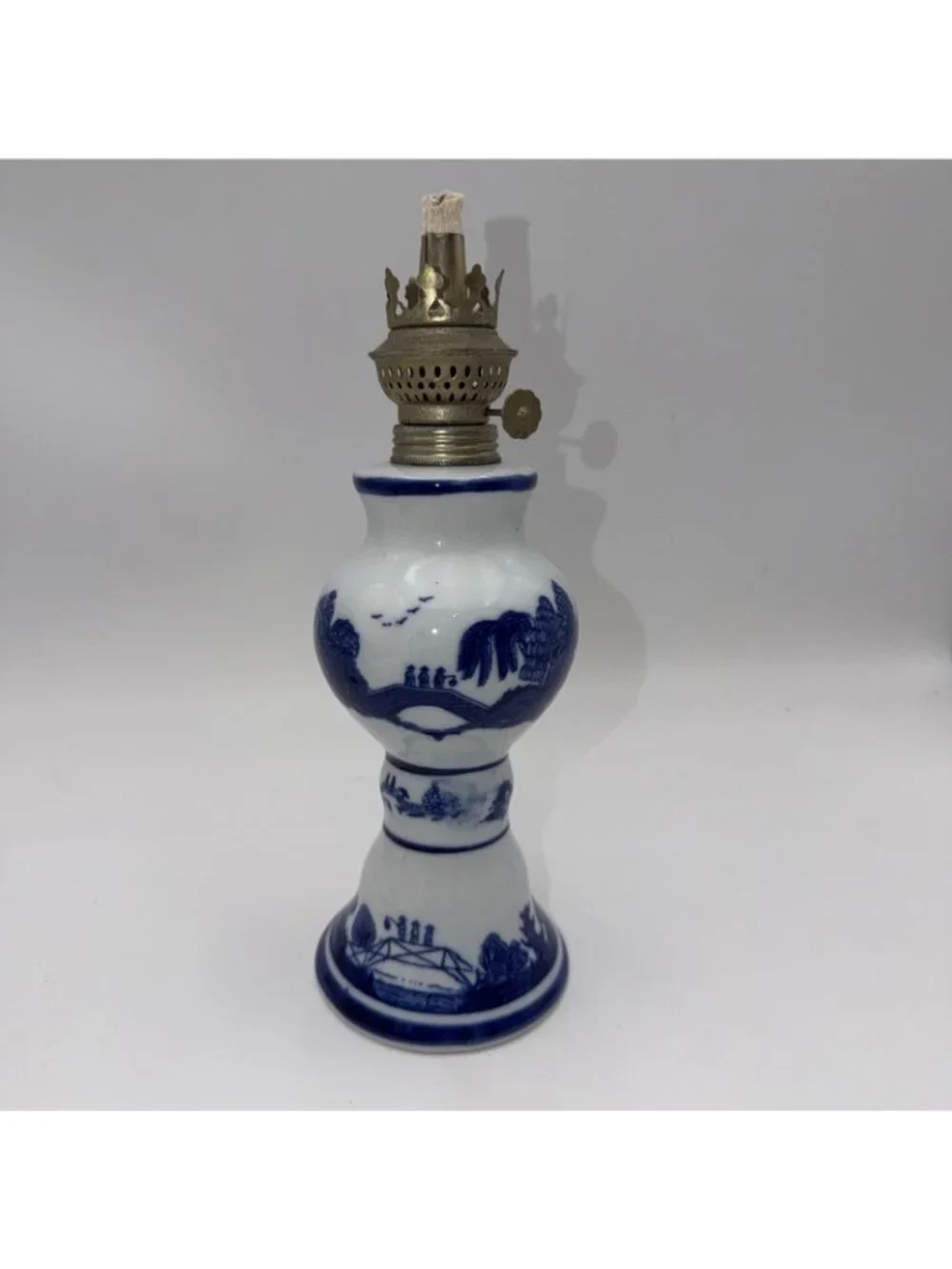 Victoria Ware Ironstone Chamber Oil Lamp Lantern,‎ 10.5